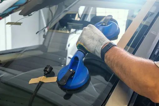 Why Choose Auto Glass Repair & Windshield Replacement That Comes To You